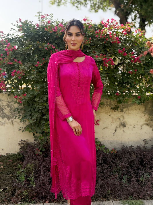 Magenta Chaand Ari
