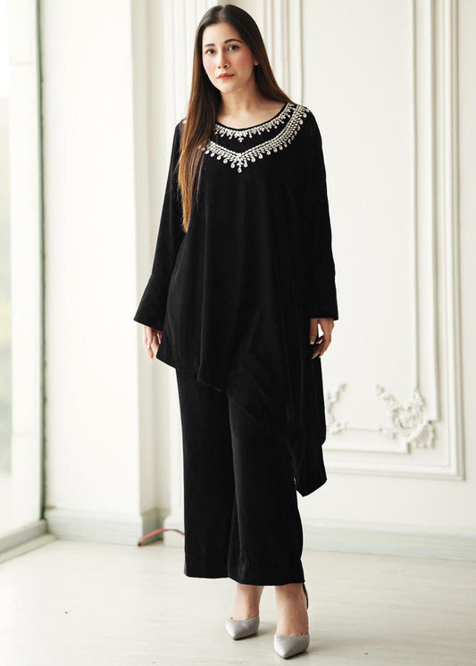 Asymmetrical grace outfit black