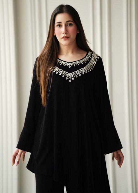 Asymmetrical grace outfit black