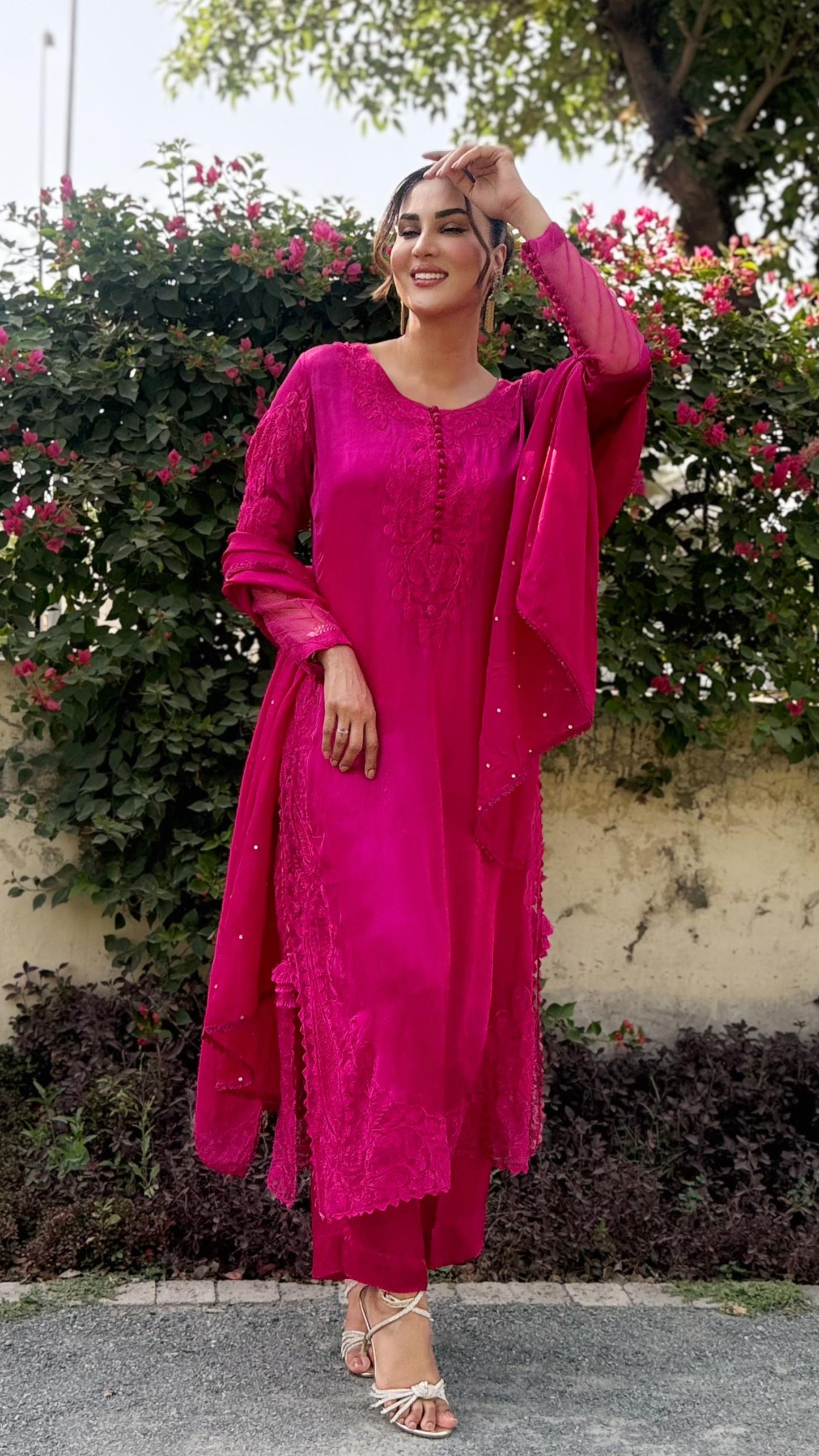 Magenta Chaand Ari
