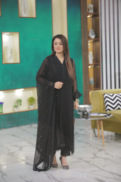 Black pleated grace