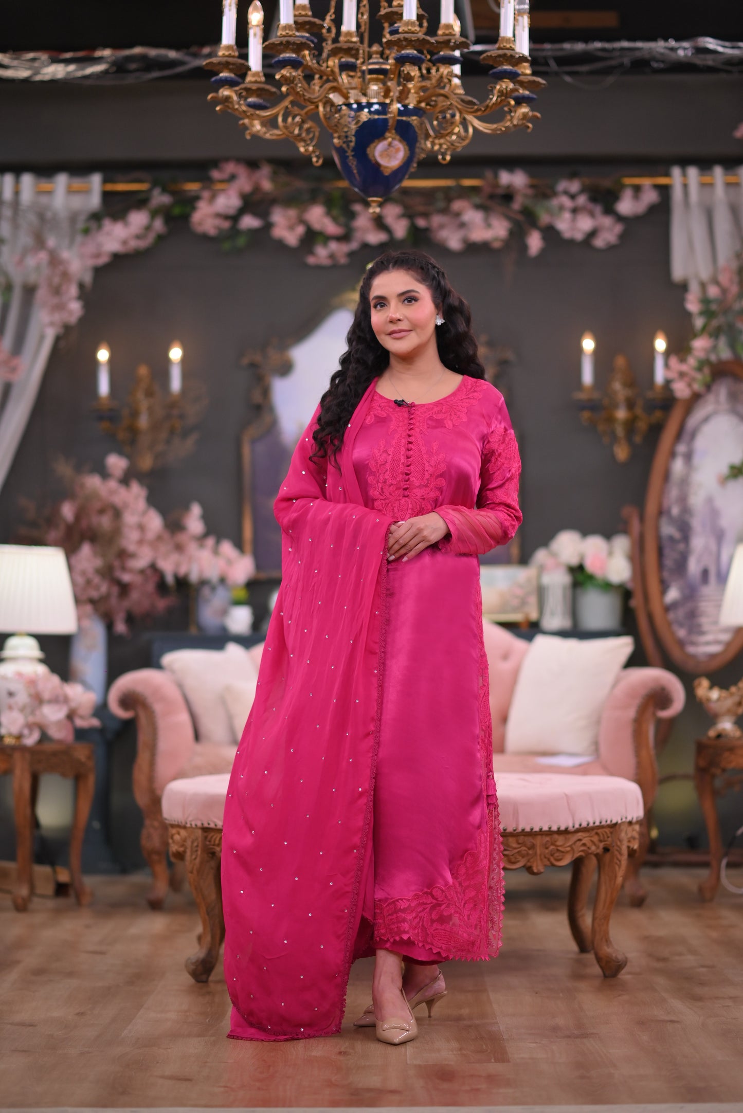 Magenta Chaand Ari
