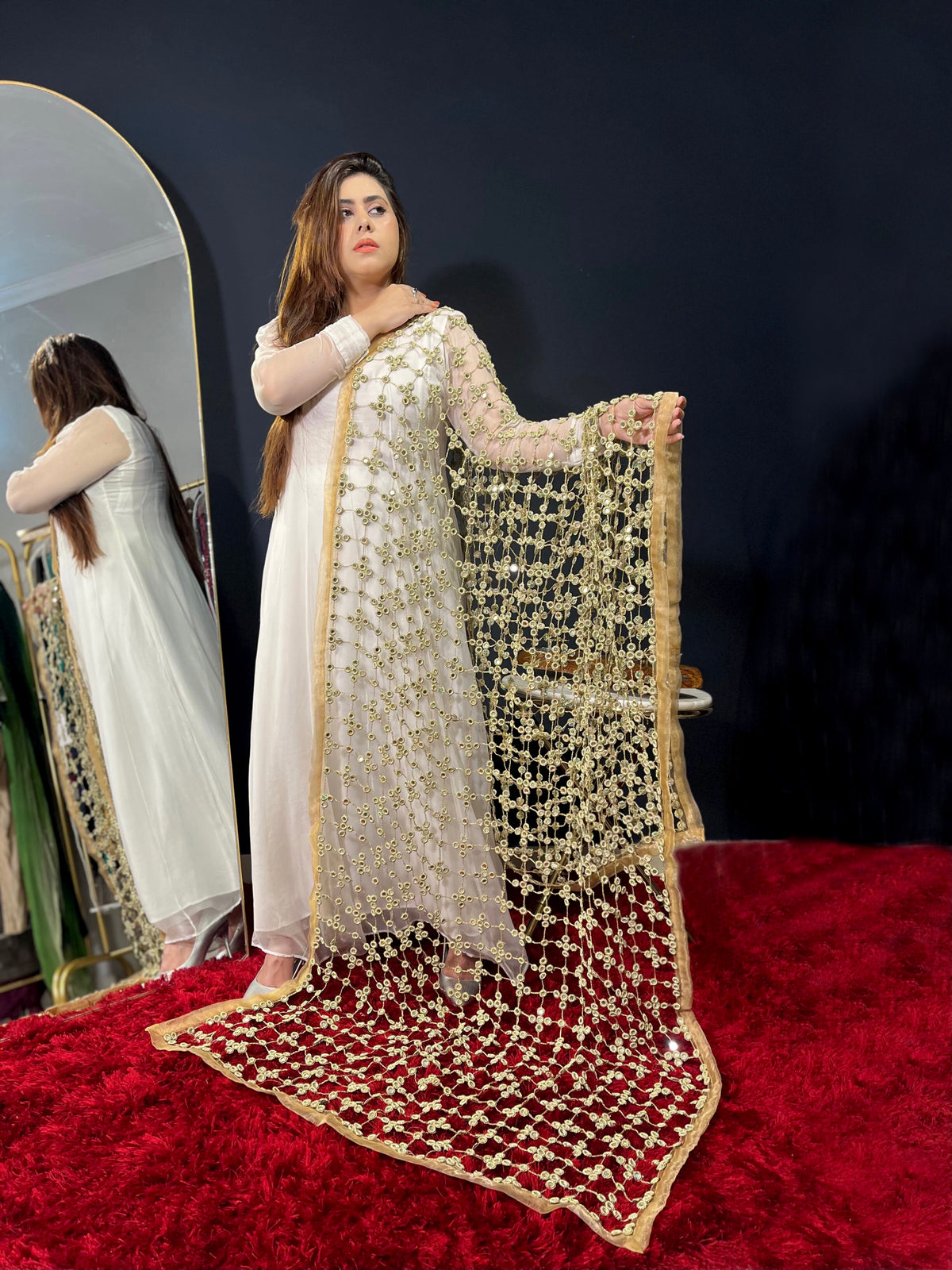 Scheesh Sheesh Mahal – Manaal Arfeen