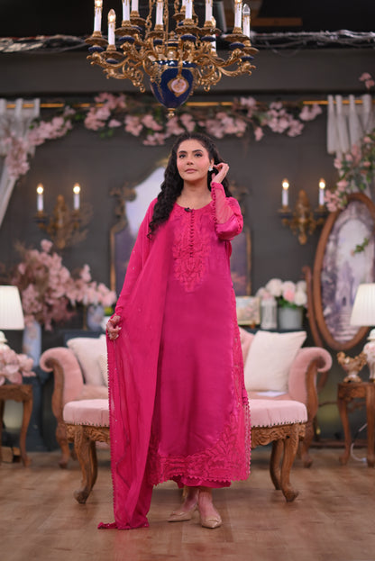 Magenta Chaand Ari