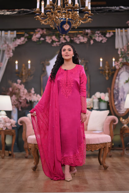 Magenta Chaand Ari