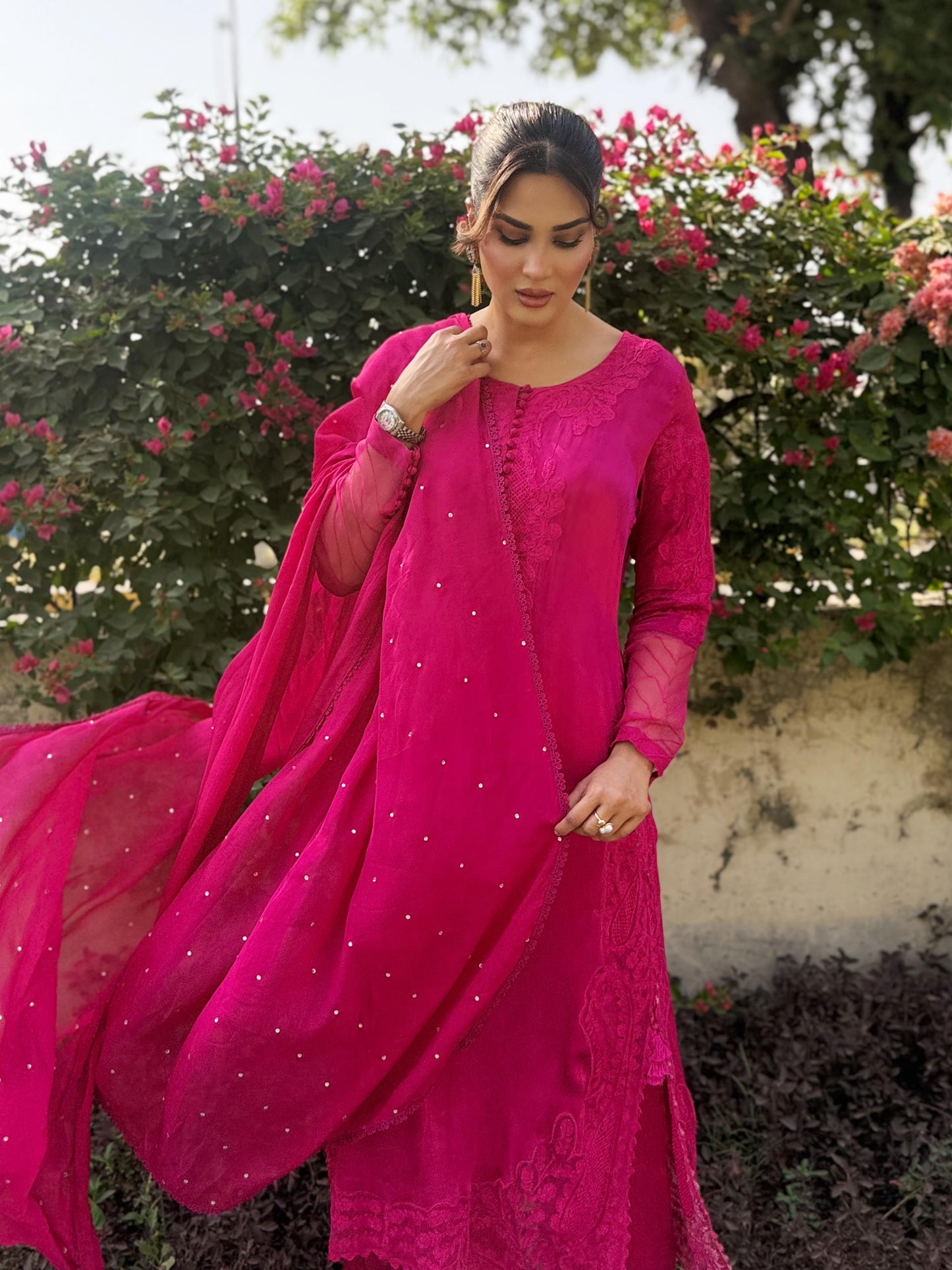 Magenta Chaand Ari