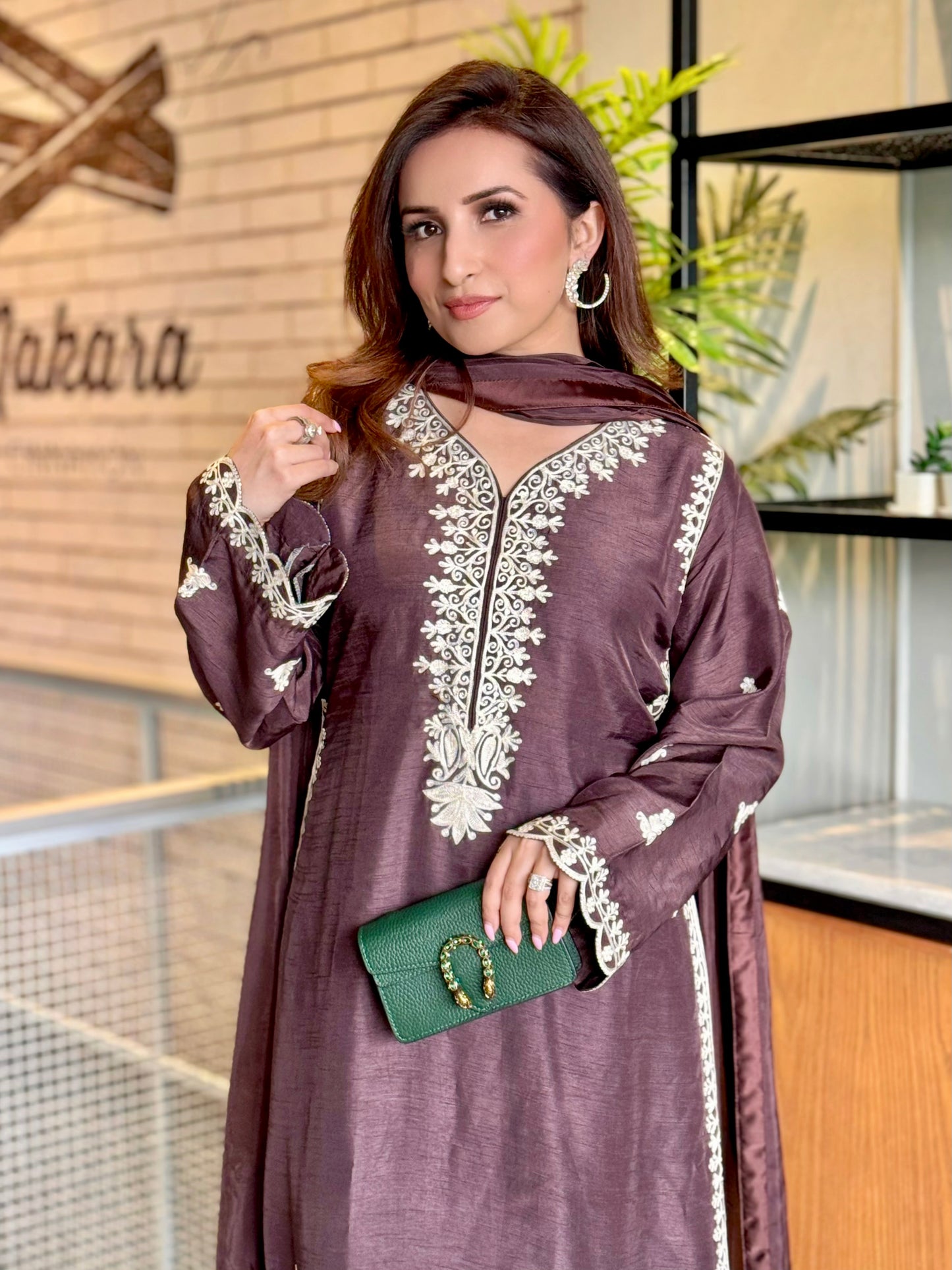 Chocolate Ari Luxe
